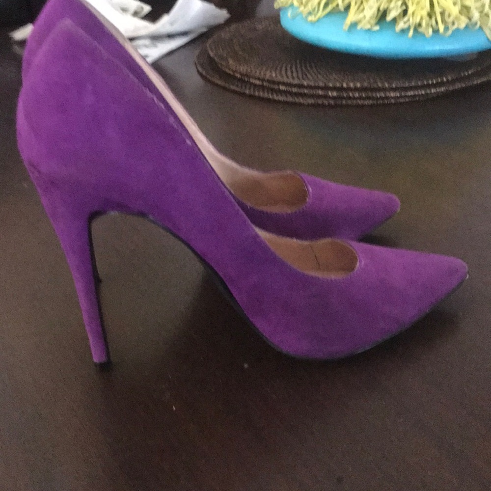 Purple suede pointy heels